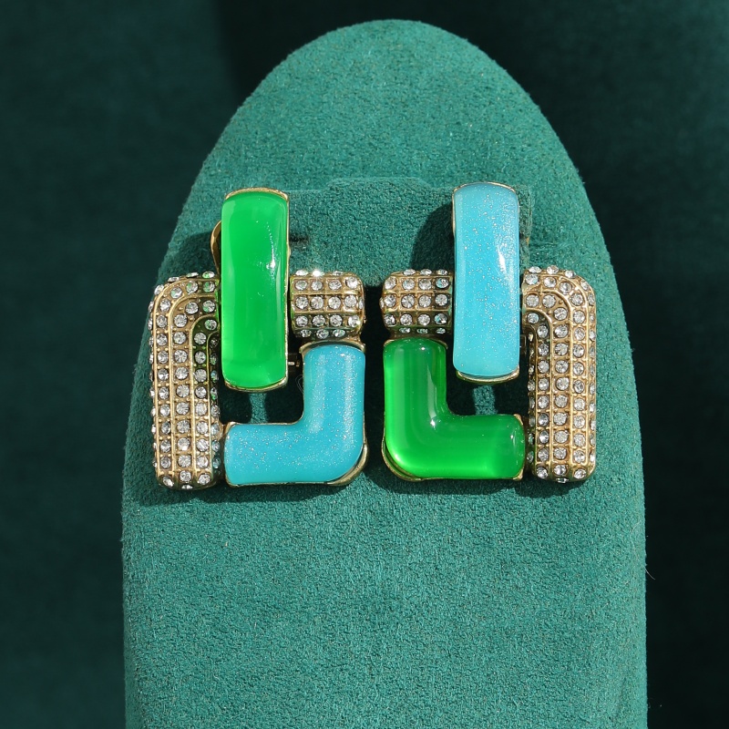 Vintage Fashion Trends 2026 - Anting-anting persegi geometris hijau kaca biru