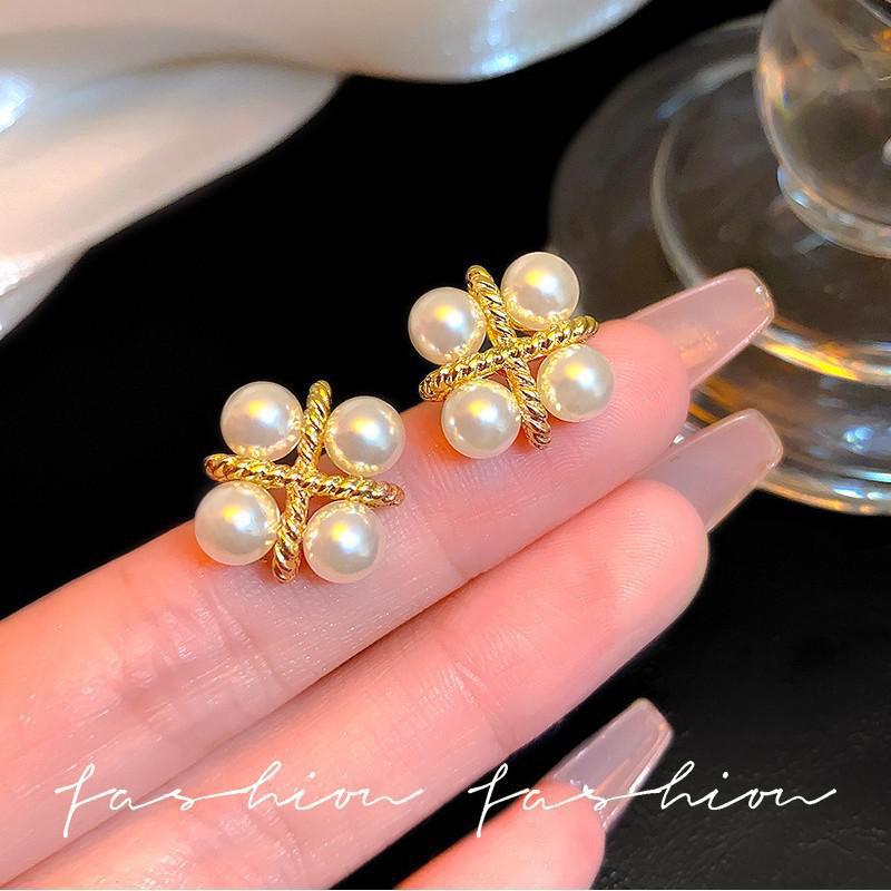 Vintage Fashion Trends 2026 - Anting-anting Mutiara Salib Mode Korea Perak