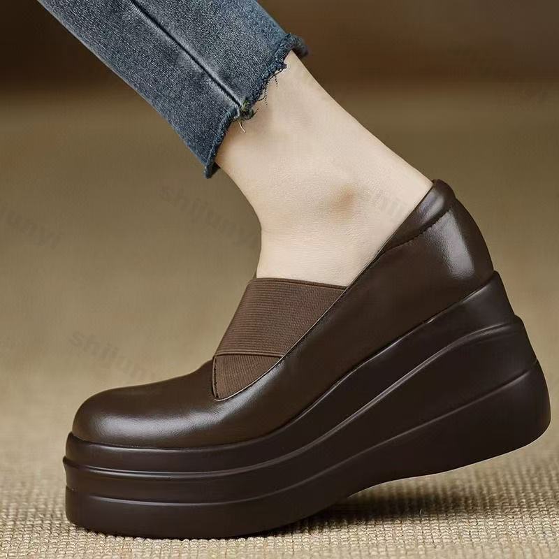 Vintage Fashion In 2025 - Sepatu Wanita Vintage Hak Wedge Rendah